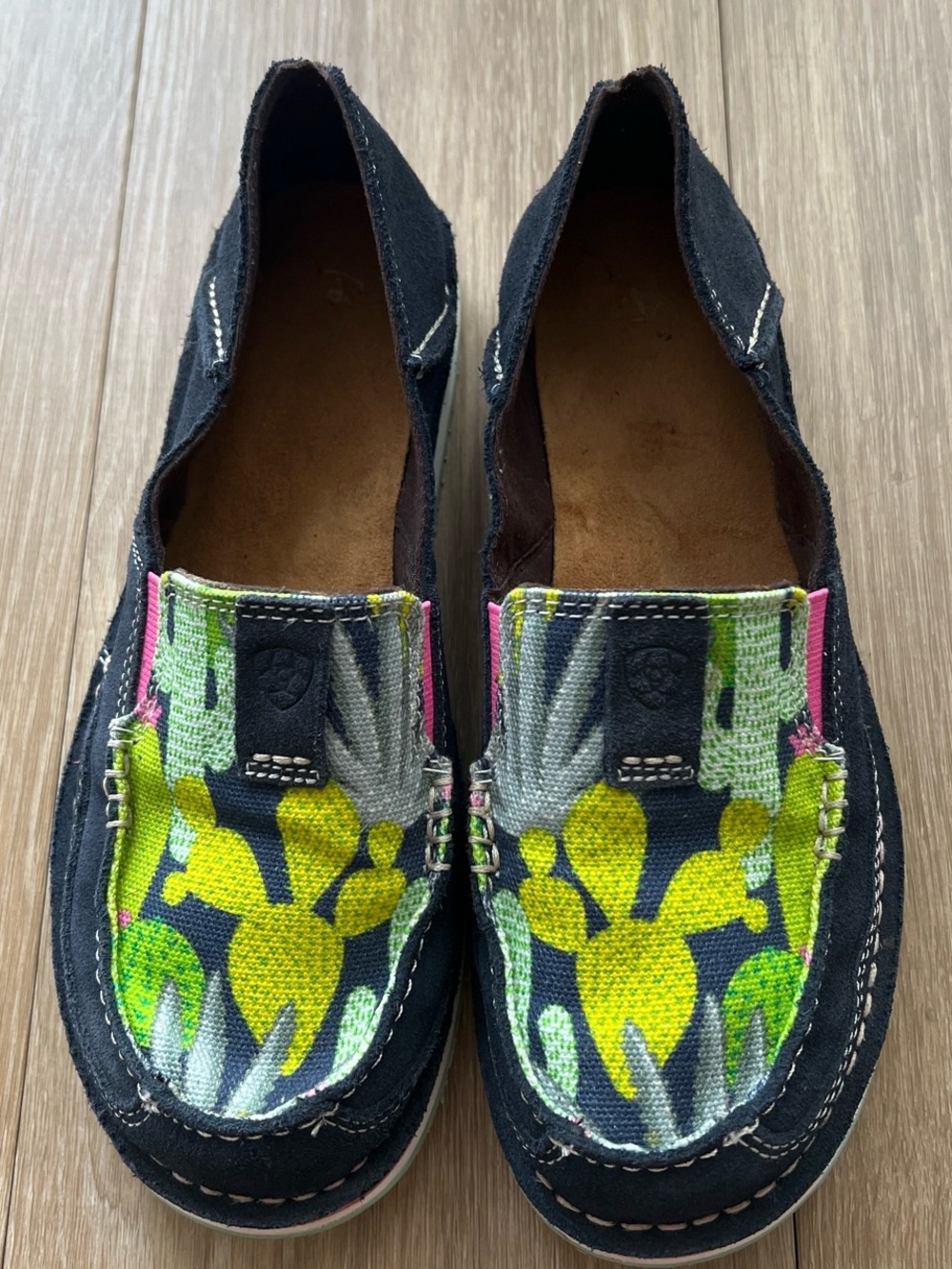 Women's Ariat Floral Cactus Cruiser size 8